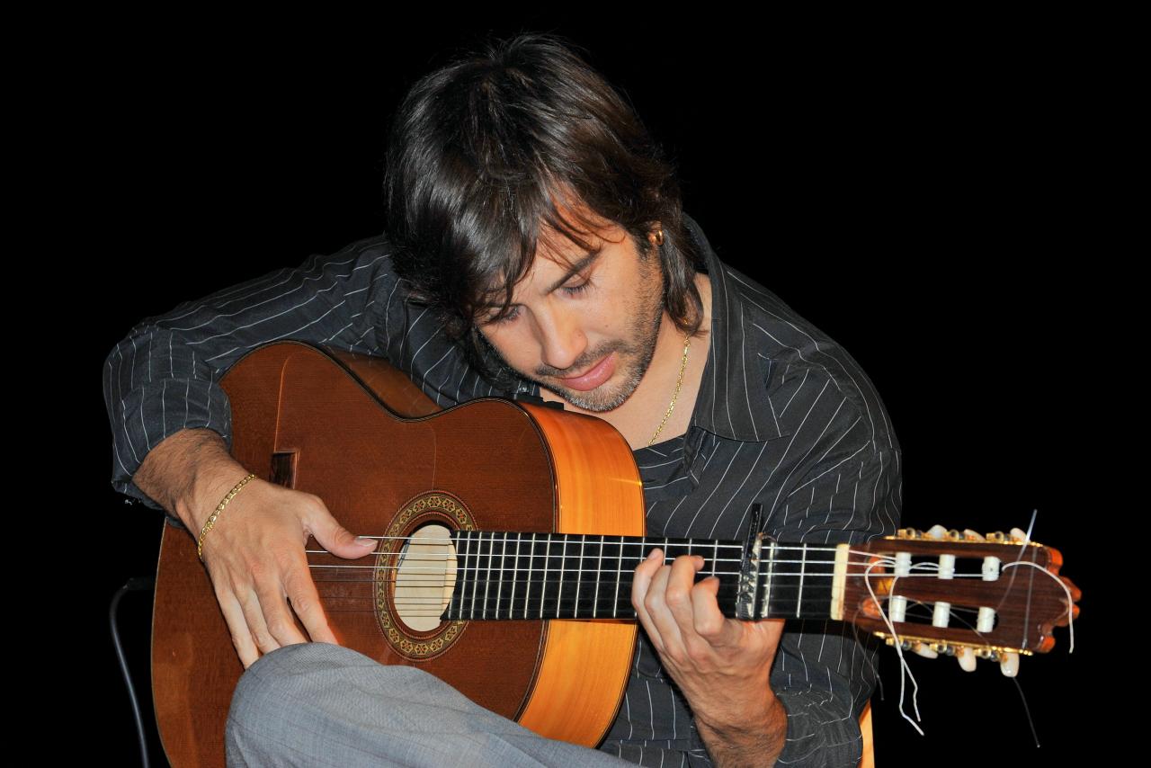 Juan à la guitare